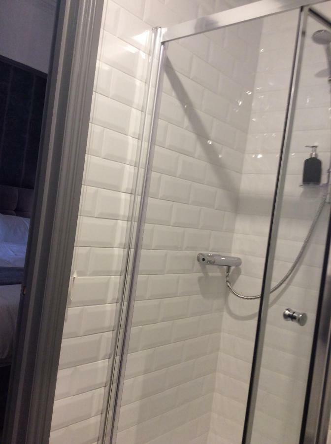 2 Minutes From Drumcondra Station Apartamento